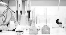 Dod�vky a mont� laboratorn� a zdravotnick� technologie